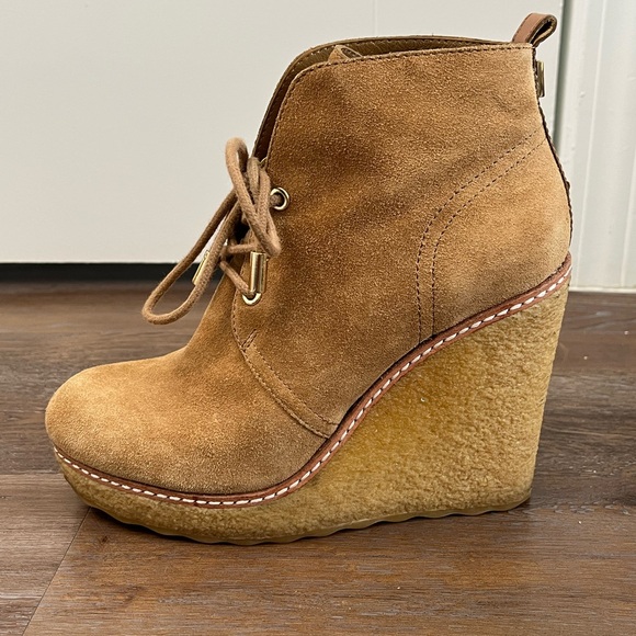TORY BURCH Vicki Womens 6 Booties Wedge Ankle Boots Camel Suede Boho Lace Up - Picture 1 of 12